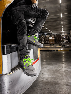 Albatros Essentials+ Sicherheitsschuhe in einem Warenlager